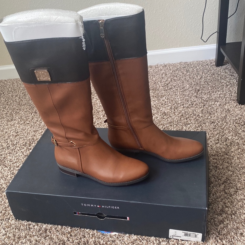 Brand new Tommy Hilfiger Two-Toned Boots size 9